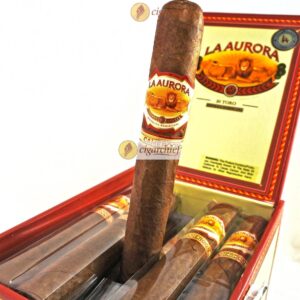 La-Aurora-Cigars-Cameroon-1903-Toro-Box-of-20-Cigars-Open-Single-Cigar-Label-Focus-Side-Angle